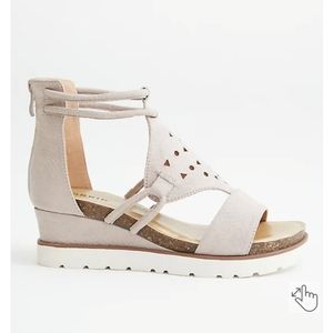 11.5 wedged sandal